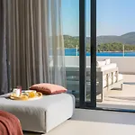 Sara *